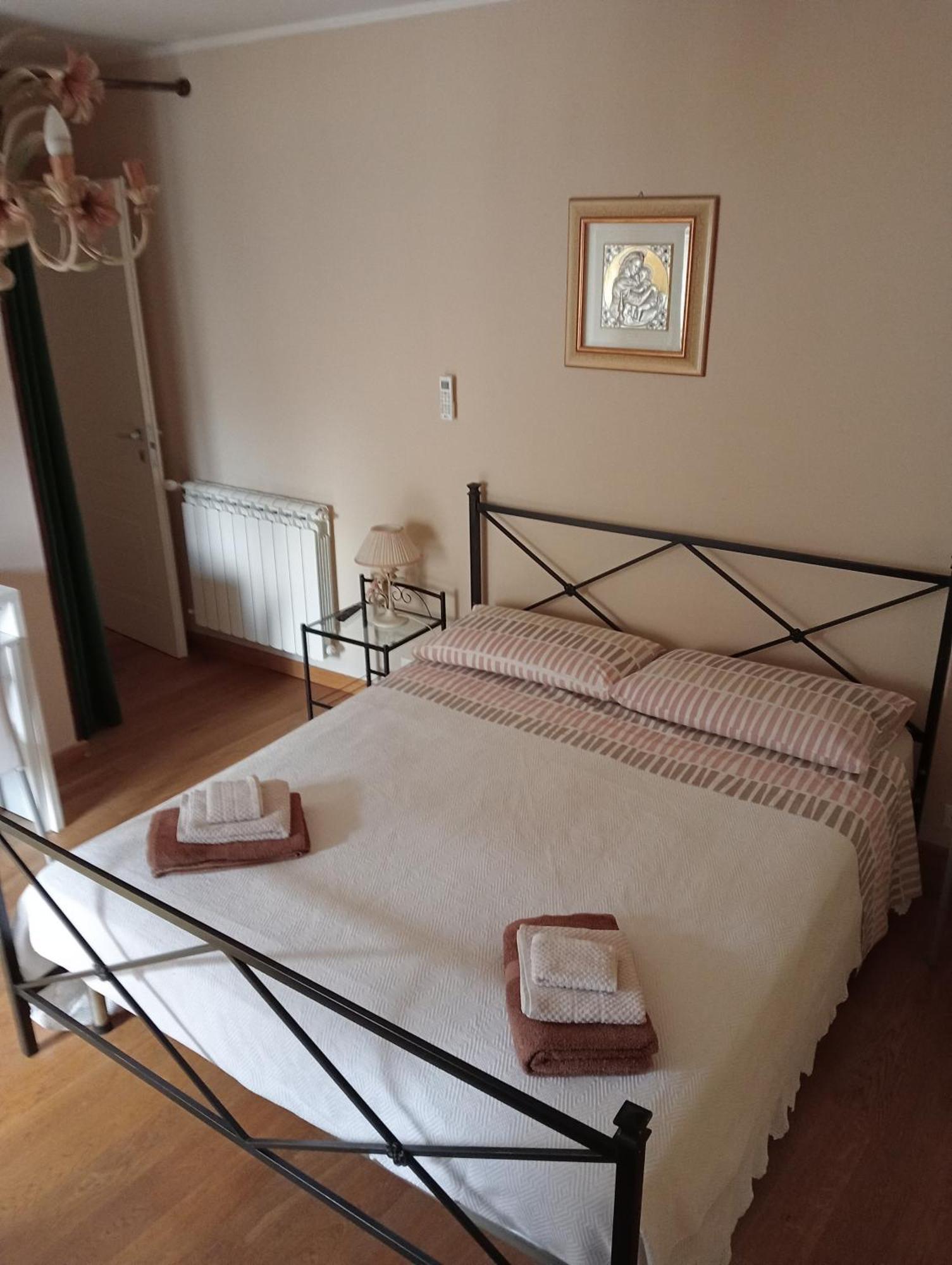 San Nicolo Holiday Home 蒙塔尔巴诺埃利科纳 外观 照片
